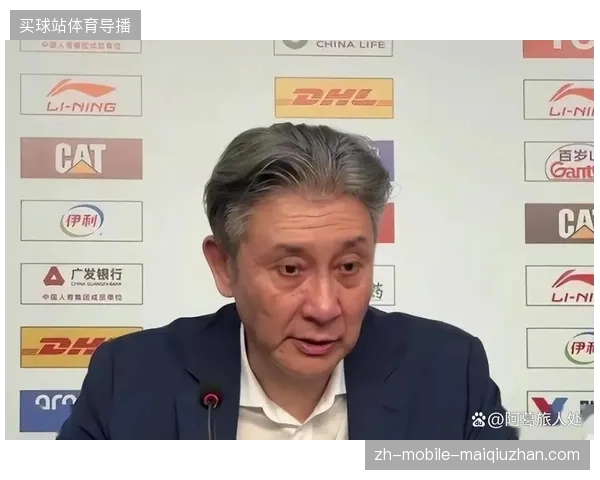 前深圳队主教练郑永刚因健康状况不佳,在赛季结束后确认离任,其身体曾多次在比赛期间出现不适 前深圳队主教练郑永刚因健康状况不佳,在赛季结束后确认离任,其身体曾多次在比赛期间出现不适